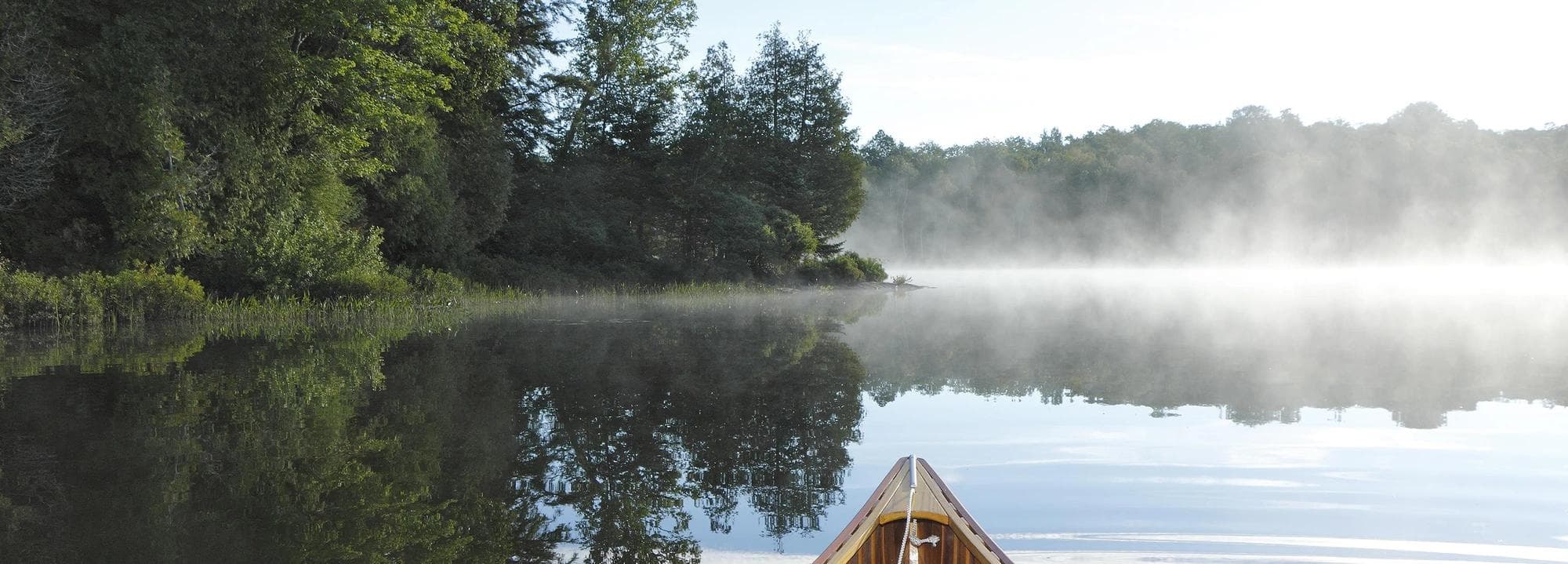 canot sur le lac